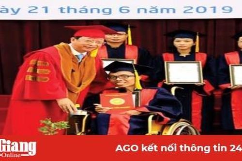 Hành trình vượt khó của chàng trai khuyết tật