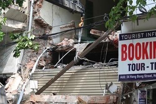 Ngôi nhà bị sập trên phố Hàng Bông đang trong giai đoạn sửa chữa?