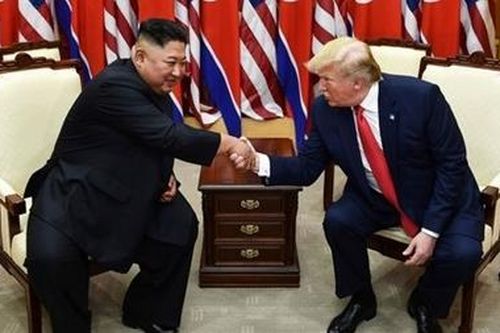 Tổng thống Trump lại khen Chủ tịch Kim Jong-un hết lời sau cuộc gặp lịch sử