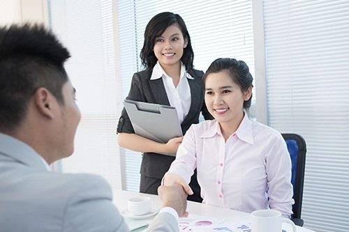 Lãnh đạo có thể bị cách chức nếu bố trí người thân vào vị trí quản lý tổ chức nhân sự