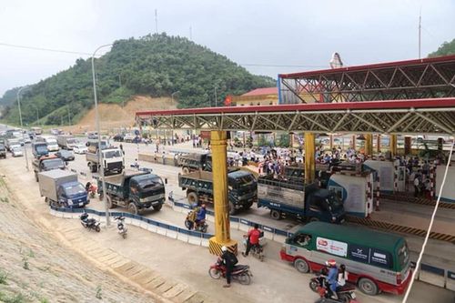 BOT Hòa Lạc - Hòa Bình tạm dừng thu phí dân quanh trạm