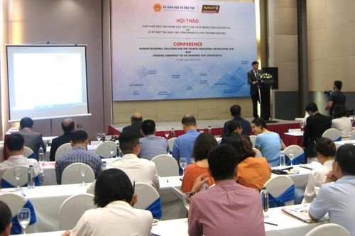 Giải pháp đào tạo nhân lực công nghệ thông tin cho cách mạng công nghiệp 4.0