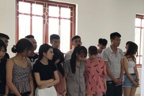 Hàng chục nam, nữ sử dụng ma túy tại quán karaoke
