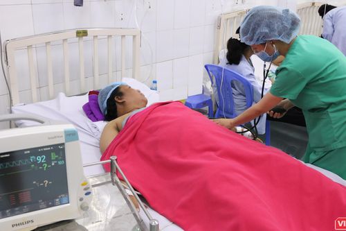 Dây rốn thắt nút, sản phụ rơi vào nguy kịch