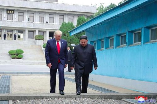 TT Donald Trump tới Triều Tiên là 'một trong những ngày tồi tệ nhất trong lịch sử ngoại giao của Mỹ'