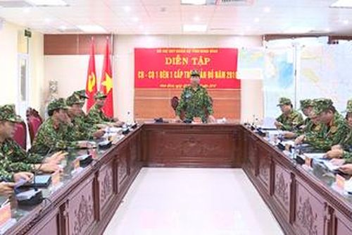 Bộ CHQS tỉnh diễn tập chỉ huy cơ quan một bên, một cấp trên bản đồ