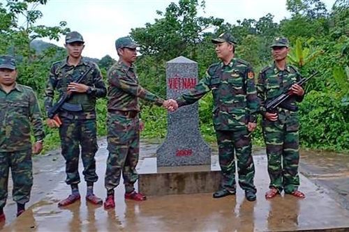 Đồn Biên phòng Hướng Phùng tuần tra song phương với Đại đội 321- Lào