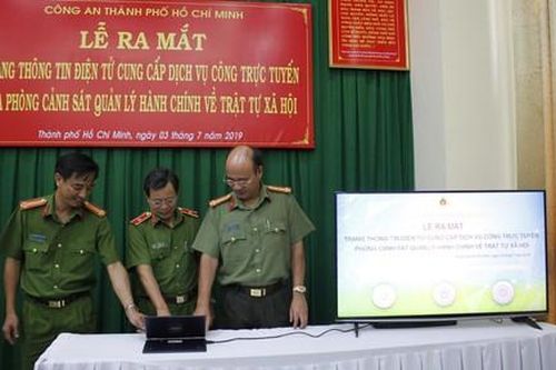 Từ nay người dân TP.HCM ở nhà vẫn có thể làm được CCCD
