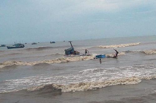 Tìm thấy thi thể 4 ngư dân trên tàu cá bị sóng đánh chìm ở Ninh Thuận