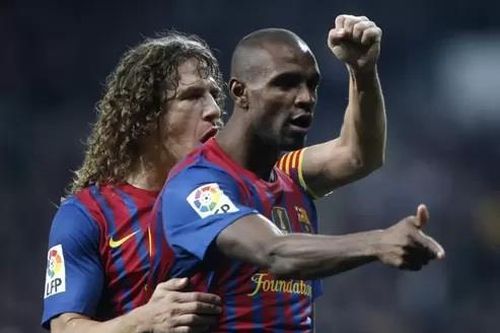 Huyền thoại Barca lừa thủ môn ghi bàn đẹp mắt trên sân futsal