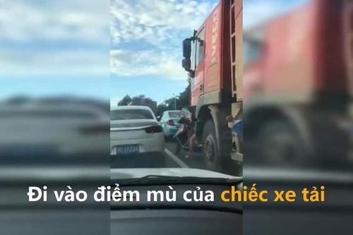 Người phụ nữ thoát chết đến khó tin khi bị xe tải cuốn vào gầm