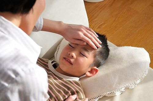 Những sai lầm nguy hiểm khi chăm sóc trẻ ốm, hầu như mẹ Việt nào cũng mắc