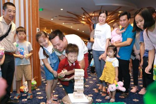 Niềm vui nhỏ của những ông bố 'tài xế công nghệ'