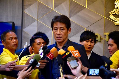 Liên đoàn Bóng đá Thái Lan bác tin đồn HLV Akira Nishino 'lật kèo'