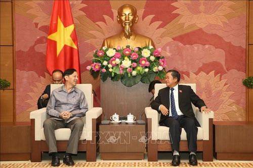 Phó Chủ tịch Quốc hội Đỗ Bá Tỵ tiếp Đoàn đại biểu Viện Nghiện cứu pháp luật Quốc hội Lào