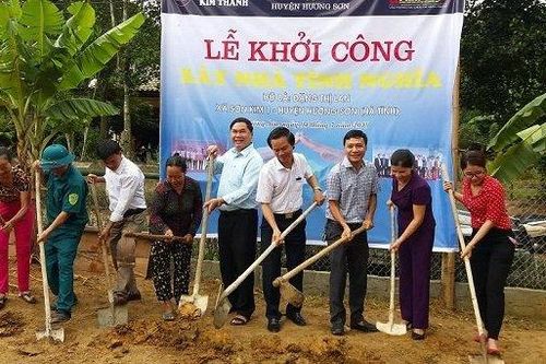 Báo ĐS&PL - báo điện tử Người Đưa Tin phối hợp khởi công xây dựng 2 ngôi nhà tình nghĩa