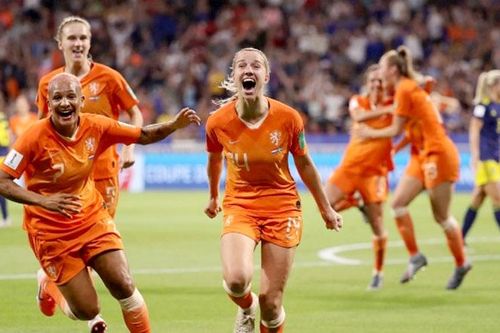 Bàn thắng hiệp phụ đưa Hà Lan vào chung kết World Cup nữ 2019