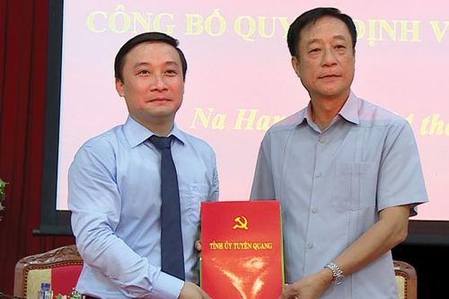 Na Hang công bố quyết định về công tác cán bộ
