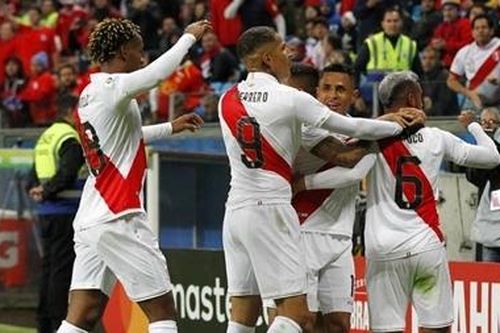 Chile 0-3 Peru: Địa chấn trên sân Arena do Gremio