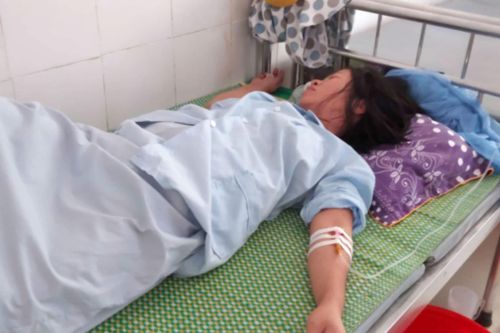 'Tôi rụng rời khi biết con chết với vết đứt dài trên cổ'