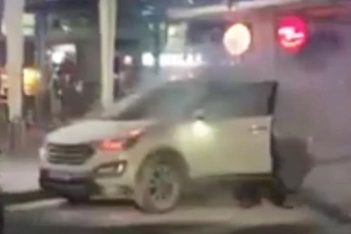 Hyundai Santa Fe bốc cháy ở sân bay Đà Nẵng