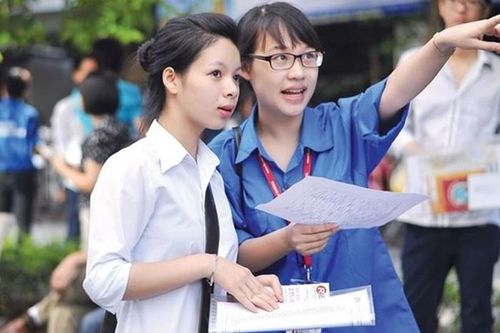 Những chuyện ấm lòng mùa thi