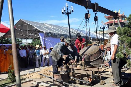 Đúc Đại hồng chung tại Nghĩa trang liệt sĩ xã Hòa Phước
