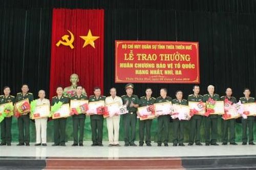Trao tặng và truy tặng Huân chương Bảo vệ Tổ quốc cho 23 đồng chí