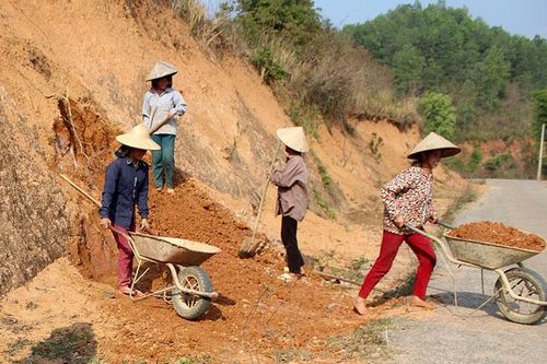 Ðiện Biên Ðông chủ động đảm bảo giao thông mùa mưa lũ
