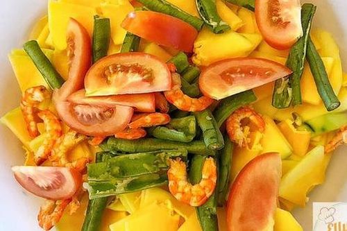 Elly Trần trổ tài với món gỏi đu đủ ba khía đặc trưng miền Tây