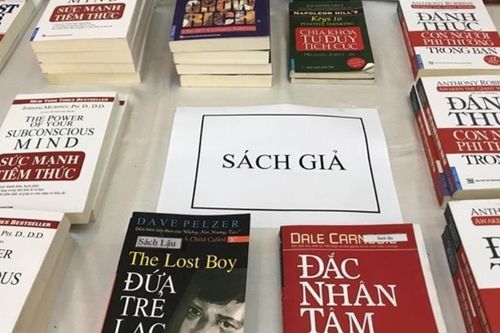 'Ngành xuất bản Việt Nam gặp khó khăn vì sách giả bán tràn lan'