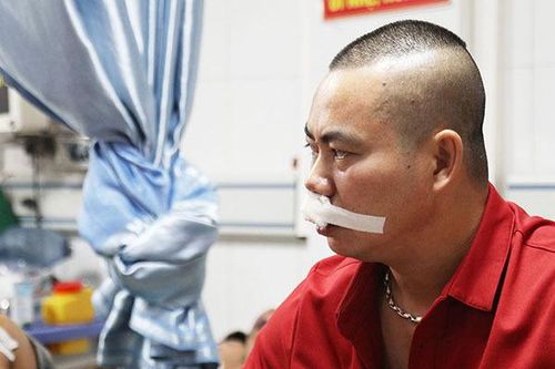 Phút văng khỏi ghế, chồng lên nhau trong xe khách đi Cửa Lò gặp nạn
