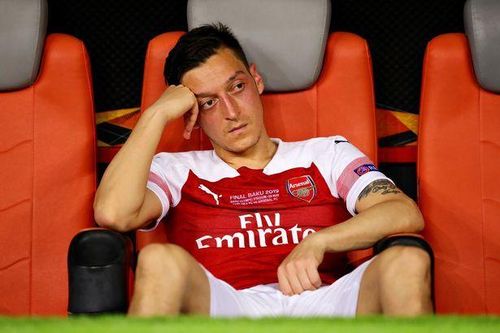 Arsenal sắp tống khứ 'cục nợ' Mesut Ozil