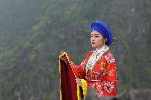 Thu Hằng ra mắt MV 'Mơ duyên' với ý tưởng đi trước 'Độ ta không độ nàng' hẳn nửa năm