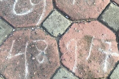 Nữ lao công bị tông tử vong, hiện trường để lại dòng chữ ghi biển số xe
