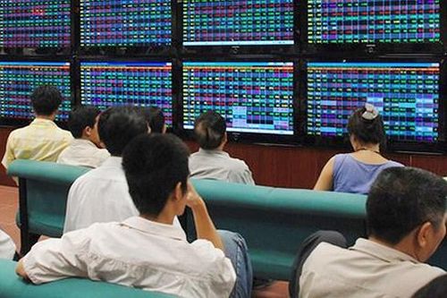 Kết quả kinh doanh tốt, vì sao cổ phiếu ngân hàng vẫn chưa hấp dẫn?