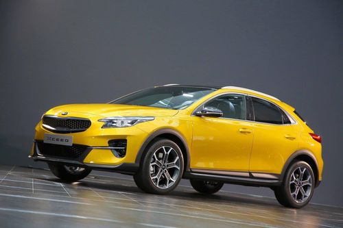 Crossover cỡ nhỏ Kia XCeed mới giá đắt ngang Kia Sportage