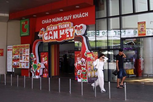 Siêu thị ngoại không được bán những mặt hàng nào ở Việt Nam?