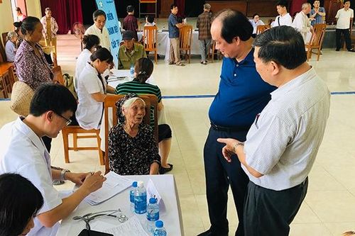 Bệnh viện Bạch Mai tổ chức khám, chữa bệnh tri ân đối tượng chính sách