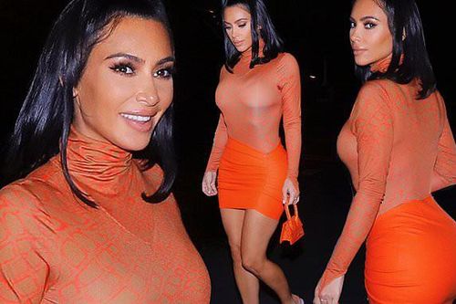 Kim Kardashian 'mặc như không' với áo bó sát khoe dáng như tạc tượng