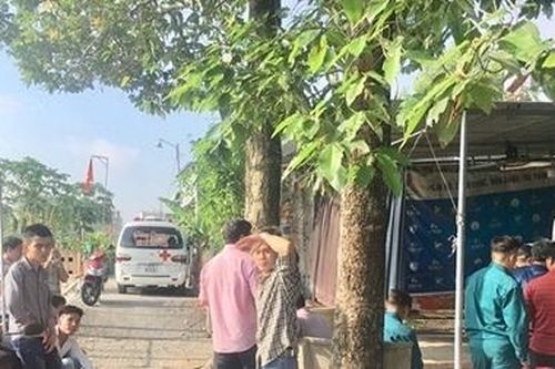 Nam thanh niên chết treo cổ trước cửa nhà