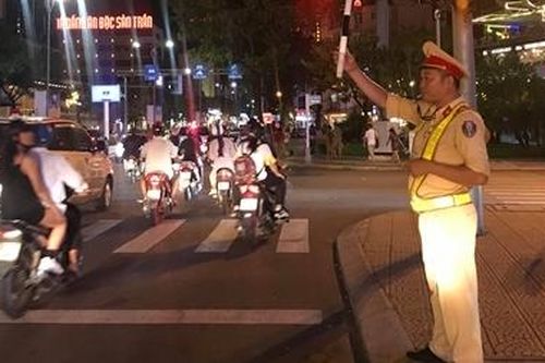 Hình ảnh đẹp của Công an Đà Nẵng trong Lễ hội pháo hoa quốc tế DIFF 2019