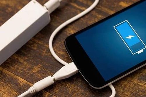 Lạng Sơn: Dùng điện thoại khi sạc pin, một người tử vong