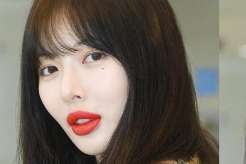 'Nữ hoàng sexy' Hàn Quốc đăng ảnh cận mặt sau ồn ào vừa bơm môi