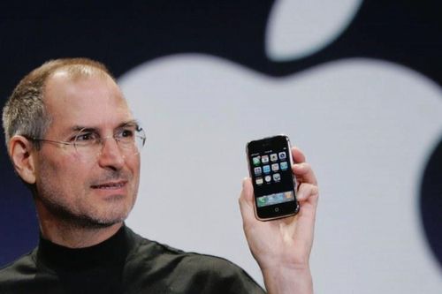 Bill Gates: 'Steve Jobs luôn có bùa chú để cứu Apple'