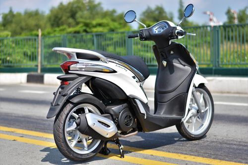 Có 50 triệu, tôi nên mua Piaggio Liberty One hay Yamaha Grande?