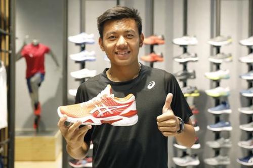 VĐV tennis số 1 Việt Nam – Lý Hoàng Nam nhận tài trợ từ hãng ASICS