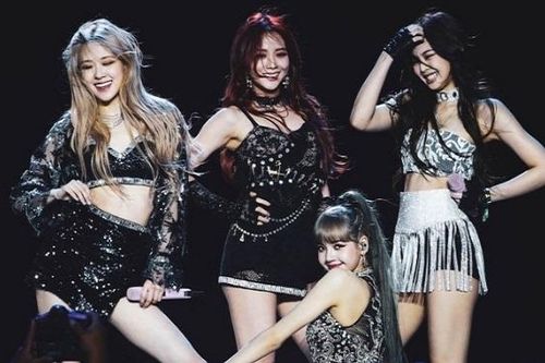 BlackPink chứng minh danh hiệu 'Nhóm nhạc triệu đô' với tour diễn In Your Area