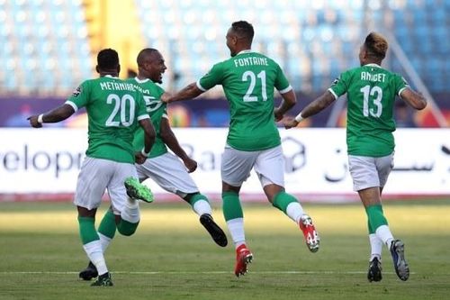 Madagascar tiếp tục gây bất ngờ, Algeria dễ dàng vào tứ kết CAN 2019