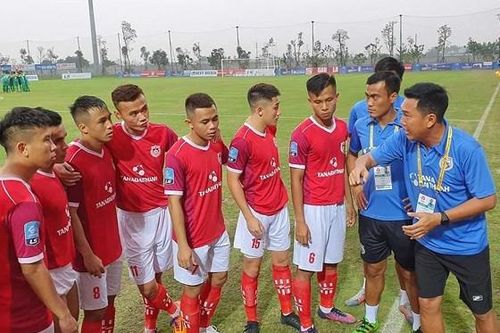 Bình Phước và Phố Hiến đe dọa ngôi đầu bảng của Hà Tĩnh